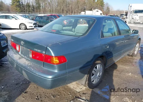 2001 Toyota Camry Le z USA, uszkodzony, nr VIN 4T1BG22KX1U767679